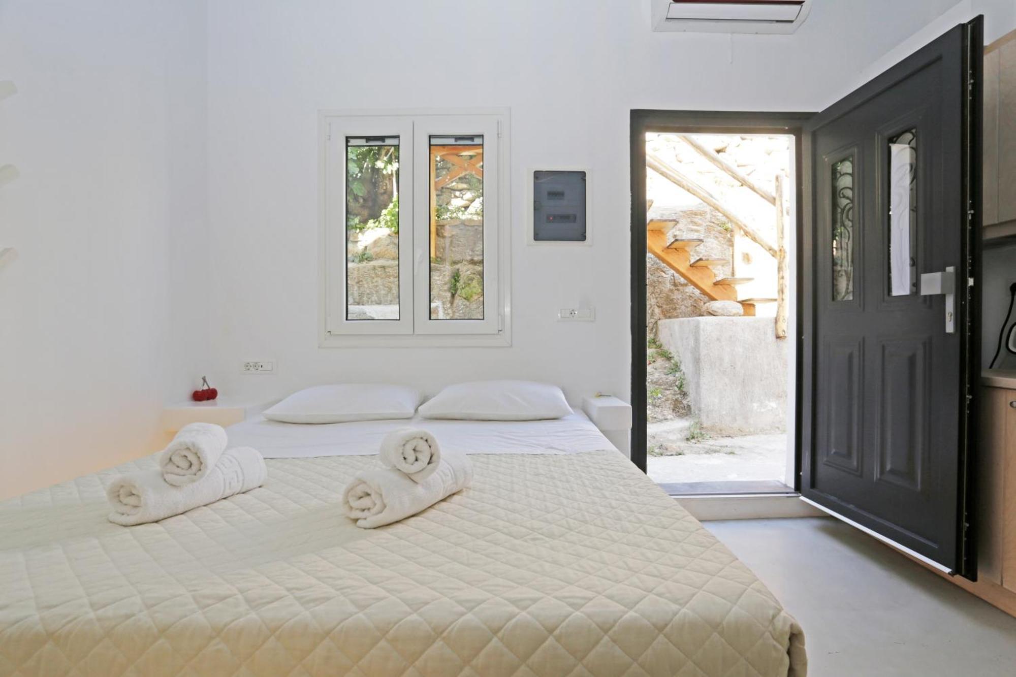 Brand New Mykonos Town Suites Екстер'єр фото